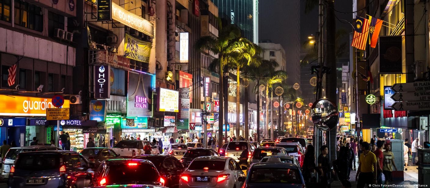 Polisi Agama Islam Malaysia Tangkap Puluhan Orang Di Pesta Halloween LGBT Di Kuala Lumpur